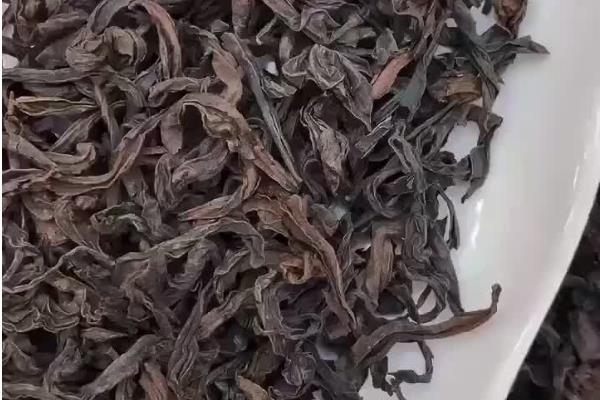 大红袍是不是红茶，属于闽北乌龙茶